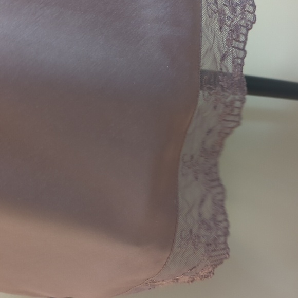 Gorgeous lavender camisole - Picture 3 of 9